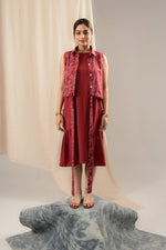 Load image into Gallery viewer, Bayaan Handblock Printed Sleeveless Jacket Shirt - MODERN BLUE
